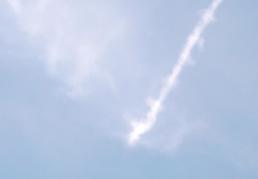 26.06.04: 15 Uhr 47-22: Gezielter Sprh-Start eines weiteren Chemtrails an bereits vorhandener Chemtrails-Wolke.